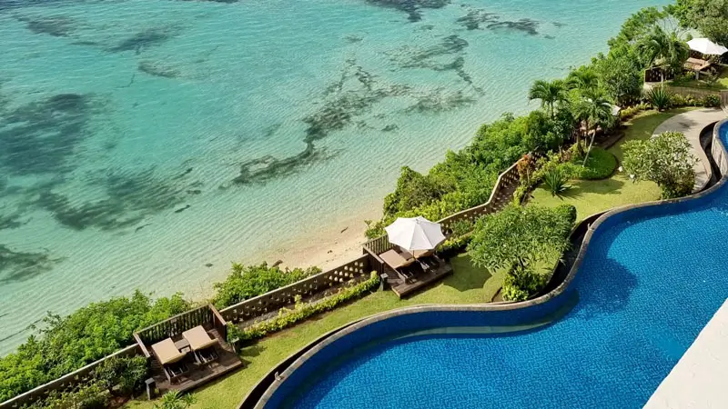 Luxury resort in Nusa Dua with direct access to the beach.