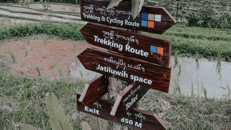 Directional signpost in Jatiluwih with trekking and cycling routes