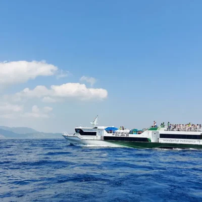 A fast boat speeding across the clear blue waters from Bali to Gili Trawangan.