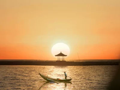 Amazing sunrise at Sanur Beach with fishing boats and Balinese gazebo